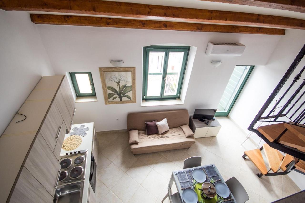 Apartments Umag Center, Seafront With Terrace In Umag Exterior photo